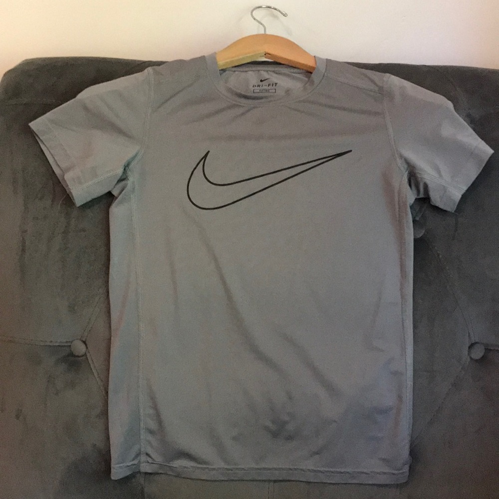 Nike boys shirt